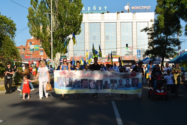 V Kramatorske proshla hoda po sluchaju 5 letija osvobozhdenija 2