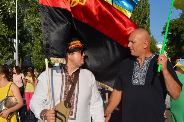 V Kramatorske proshla hoda po sluchaju 5 letija osvobozhdenija 3