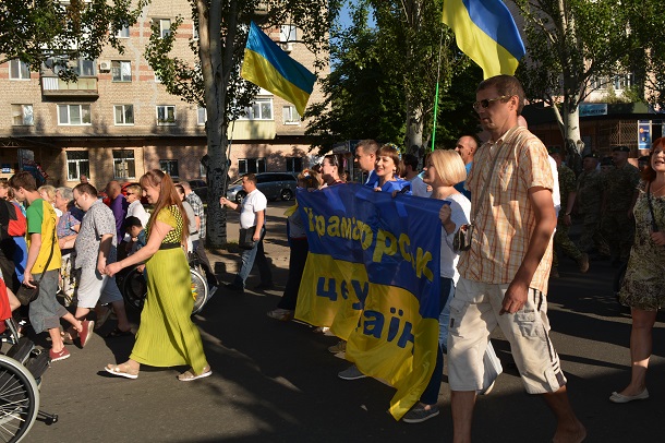 V Kramatorske proshla hoda po sluchaju 5 letija osvobozhdenija 9