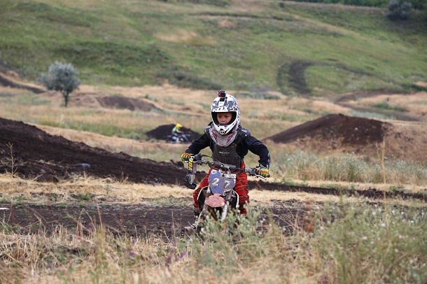 V Kutovoj balke prohodit motokross 8