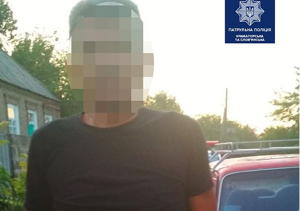 V Kramatorske netrezvyj voditel predlagal vzjatku policejskim