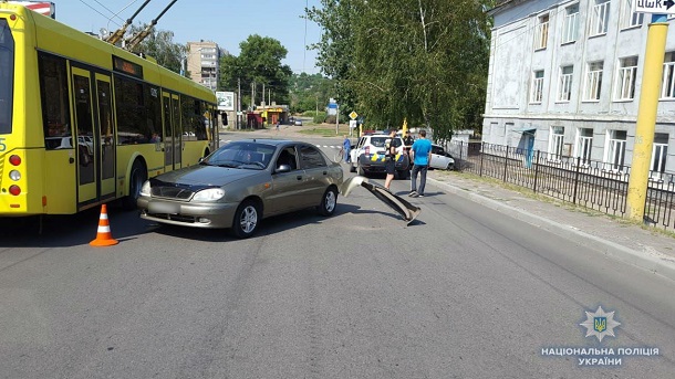 V Kramatorske policija ustanavlivaet obstojatelstva DTP na ulice Gampera 2