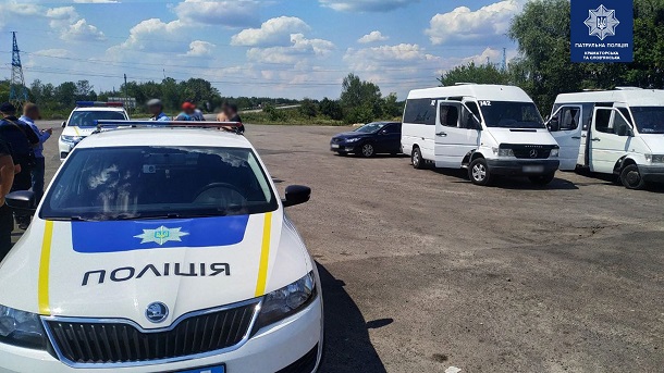 V vyhodnye dni v Kramatorske dralis i ezdili za rulem v netrezvom vide 4