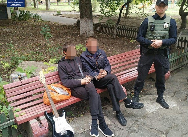 V Kramatorske vorov privlekla jelektrogitara v chuzhoj kvartire