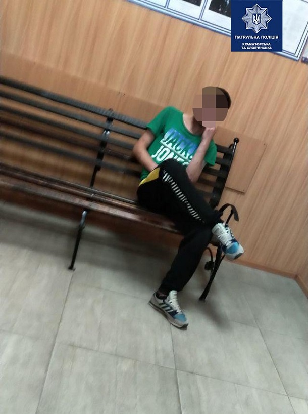 V Kramatorske patrulnye snjali s pozharnoj lestnicy Karlsona 3