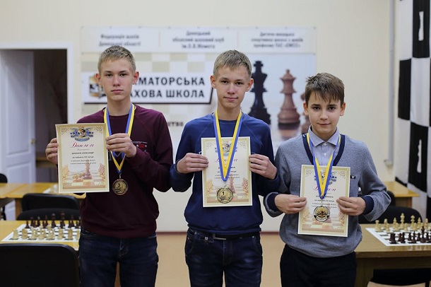 Kramatorsk opredelil chempionov Doneckoj oblasti po shahmatam sredi junoshej i devushek do 16 let 2