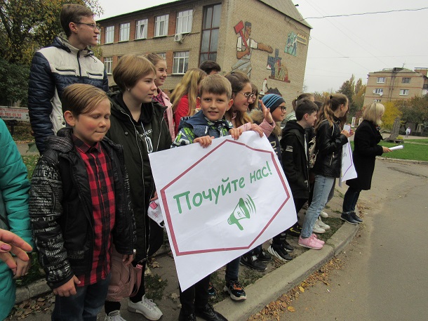 V Kramatorske shkolniki prizyvajut vlasti obustroit peshehodnyj perehod vozle Hudozhestvennogo muzeja 3