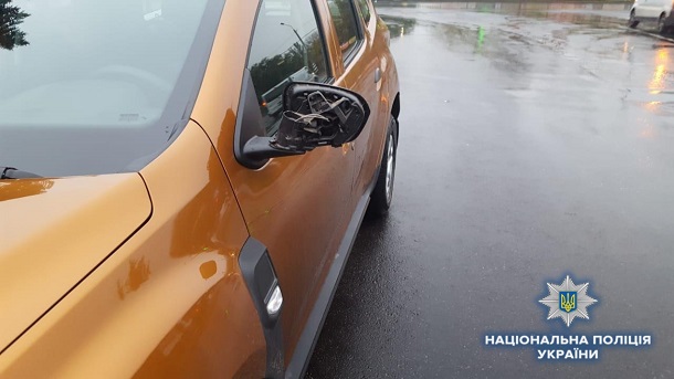 V Kramatorske pod kolesa avtomobilja popali dve zhenshhiny 2