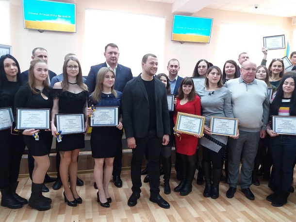 V Kramatorske chetvero detej sirot poluchili kljuchi ot sobstvennyh kvartir 11