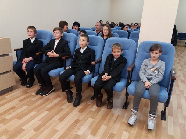 V Kramatorske chetvero detej sirot poluchili kljuchi ot sobstvennyh kvartir 6