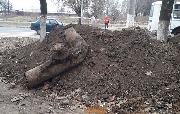 V Kramatorske v mikrorajone Lazurnom prodolzhaetsja remont vodoprovoda 9