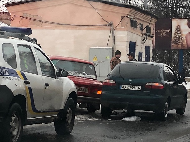 V Kramatorske na ulice Stusa stolknulis dva avtomobilja 3