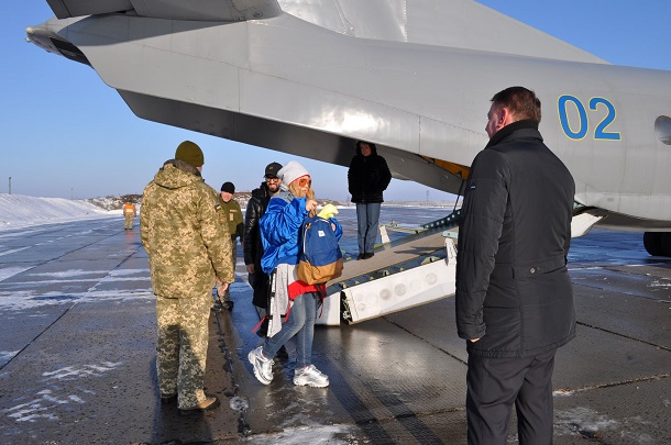 V Kramatorske zvezdy Ukrainskoj jestrady pozdravili voennosluzhashhih 333