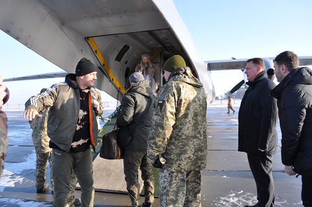 V Kramatorske zvezdy Ukrainskoj jestrady pozdravili voennosluzhashhih 4