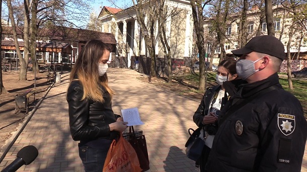 Kak zhiteli Kramatorska vypolnjajut ukaz ob ogranichenii progulok v gorodskih parkah 4
