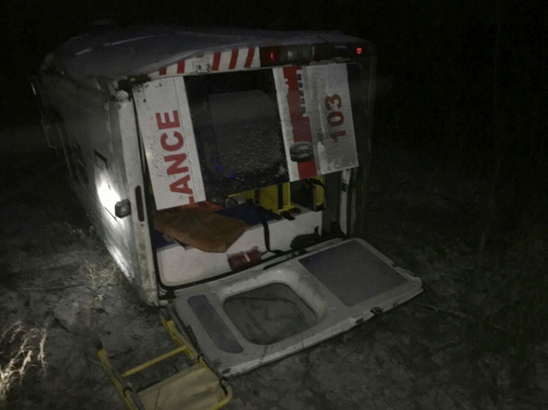 Pod Kramatorskom perevernulsja avtomobil skoroj pomoshhi 3