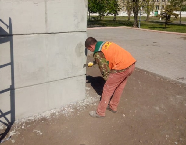 Rodinu mat u Vechnogo ognja v Kramatorske privodjat v porjadok 5