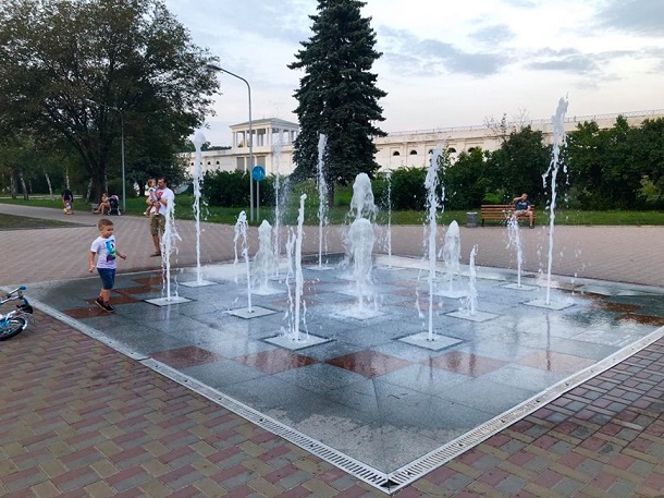 Segodnja nachnet rabotat fontan v parke im Pushkina 1