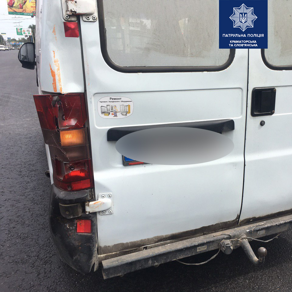 V Kramatorske na ulice Tihogo stolknulis tri avtomobilja 3