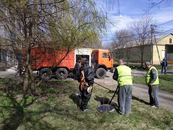 V Kramatorske nachalas promyvka kanalizacionnyh kollektorov 1