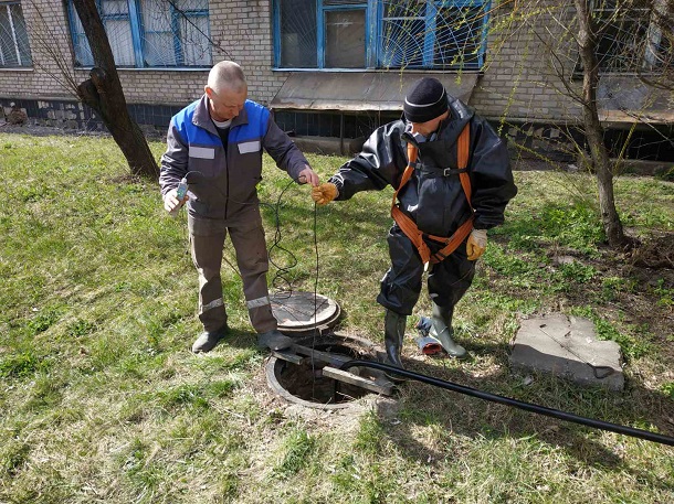 V Kramatorske nachalas promyvka kanalizacionnyh kollektorov 5