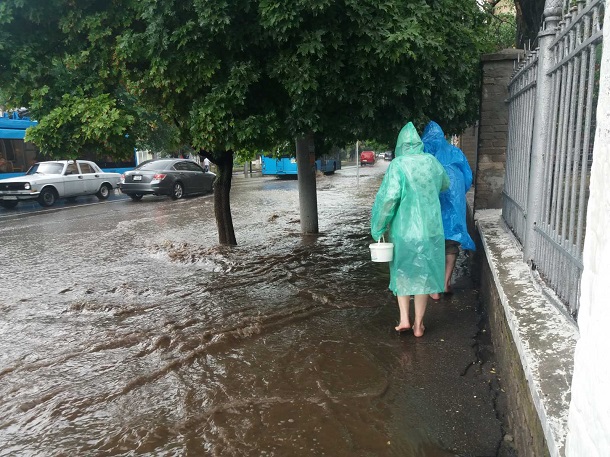 V Kramatorske obrazovalis reki iz dozhdja 1