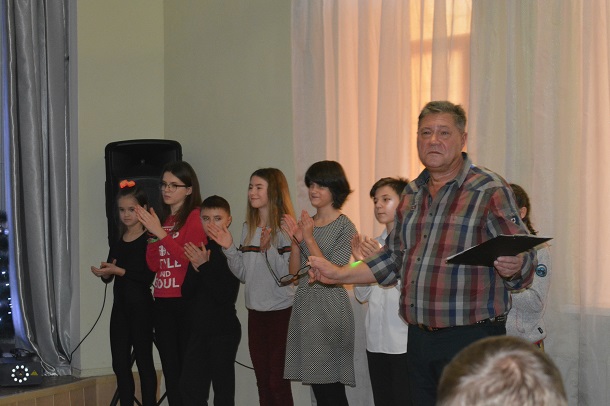 V Kramatorske pogranichniki pozdravili detej s dnem Svjatogo Nikolaja 10