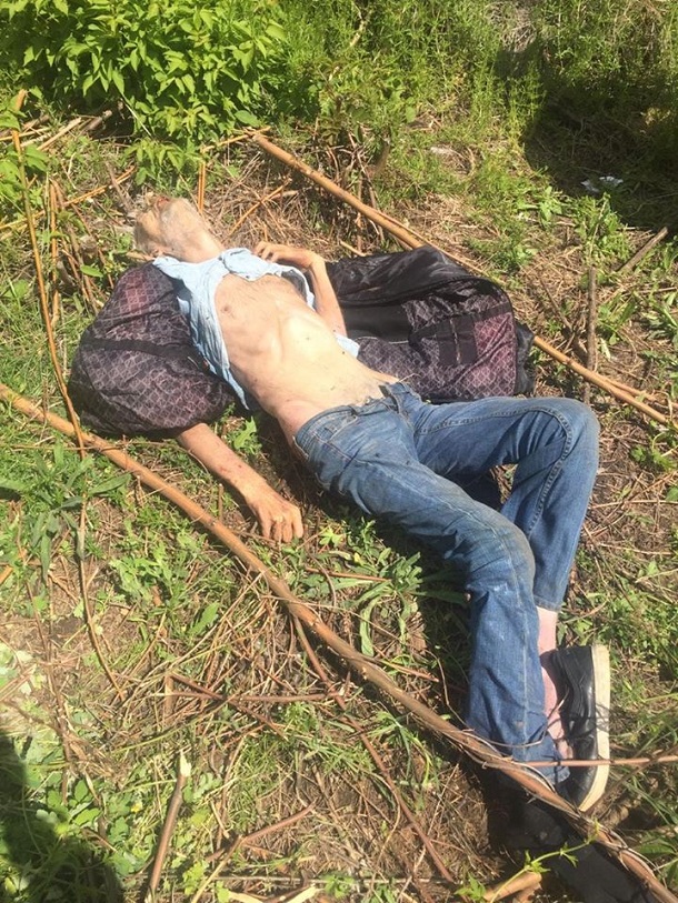 V Kramatorske policija ustanavlivaet lichnost umershego muzhchiny 3