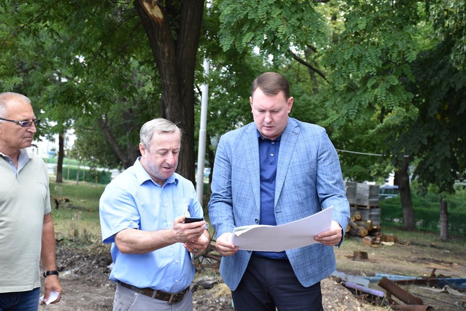 V Kramatorske prodolzhaetsja rekonstrukcija skvera Profsojuzov 2