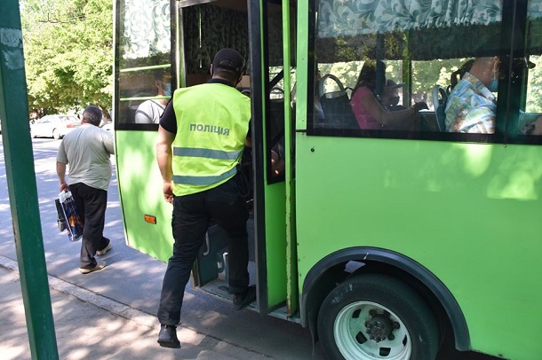 V Kramatorske proverjajut sobljudenie sanitarnyh norm v obshhestvennom transporte 4