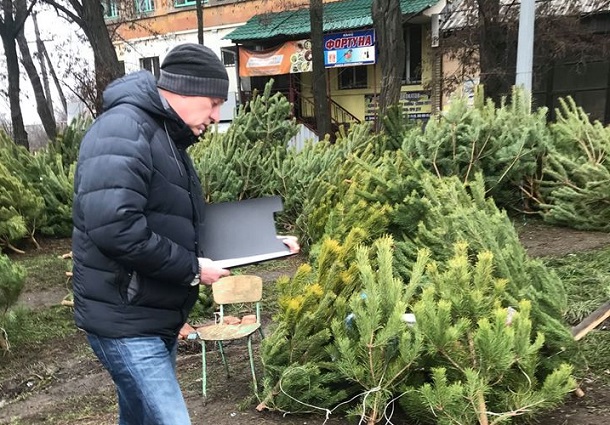 V Kramatorske shtrafujut za nezakonnuju prodazhu elok 2