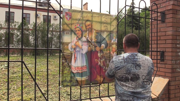 V Kramatorske v skvere Shevchenko obnovili reprodukcii kartin 9