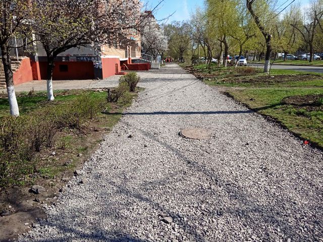 remont asfalt trotuar akademichna 26 04 kramatorsk 1