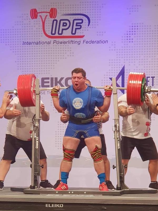 aleksej bychkov chempion mira po paujerliftingu.jpg1