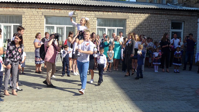 pervyj zvonok goncharenko podarki jasnogorka kramatorsk 19