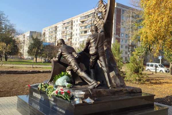 pamjatnik chernobylcam kramatorsk 2