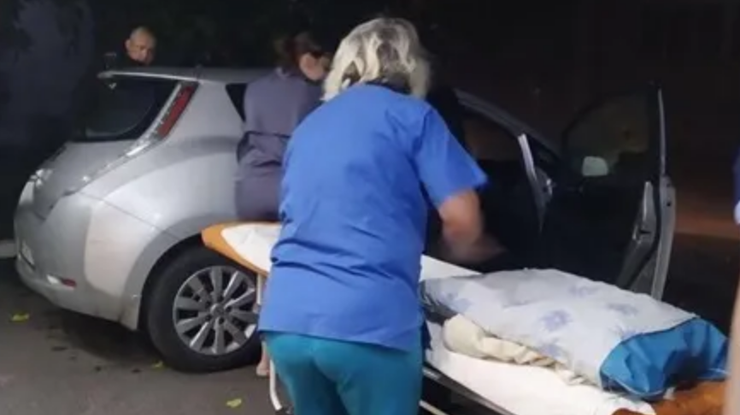 rody na ulitse prinjala akusherka kotoroj zvonili v doroge foto pershijcomua rect e328af61b7b0202c2f7a22e3a95fdf59