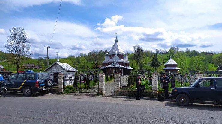derevjannaja gutsulskaja plitovatskaja tserkov rect c898cd3c8091cbd3a9adfe0a12ffbe60