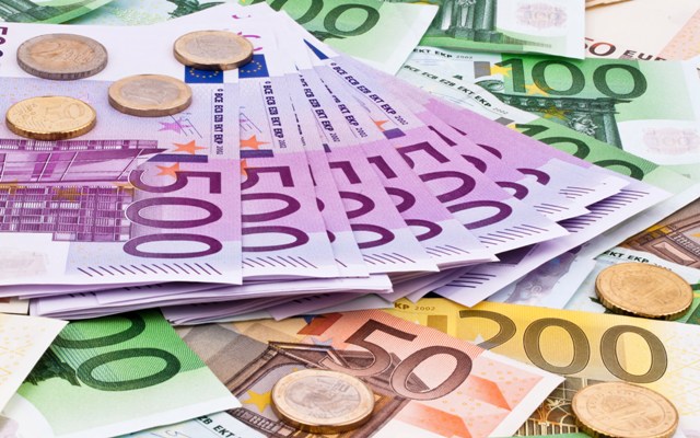 should there be a universal wage 3