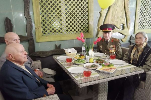 blagotvoritelnyj obed veterany