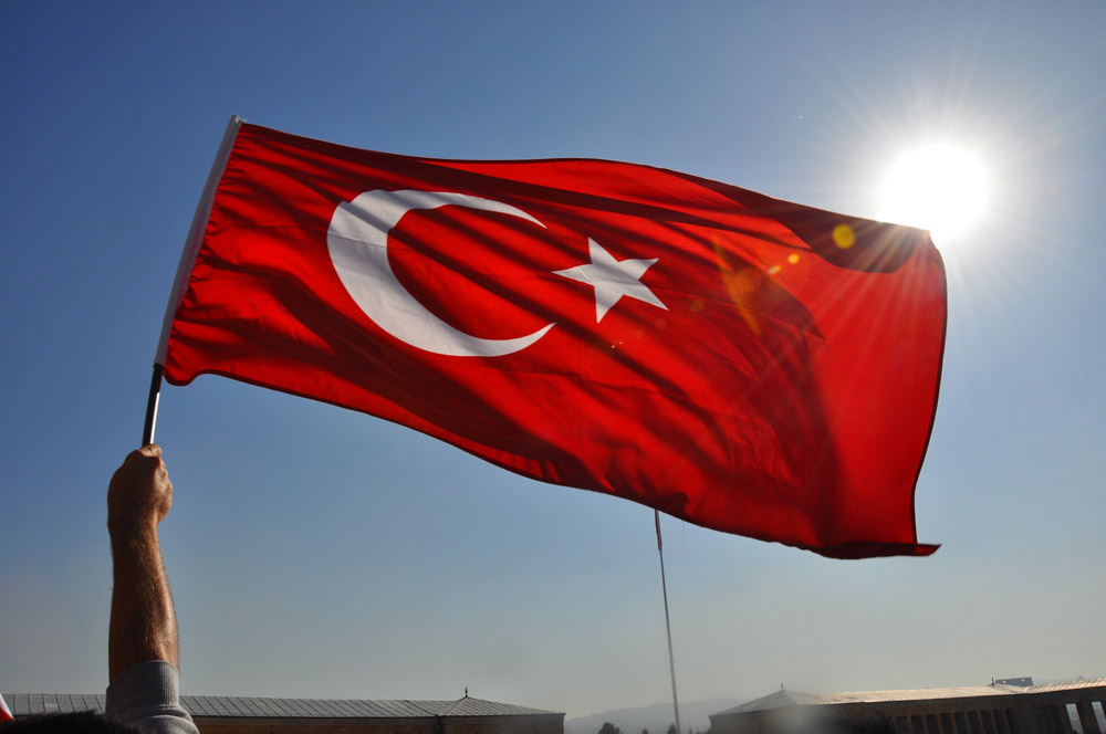 turkey flag ahmet demiroglu unsplash
