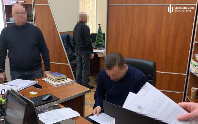 dbr povidomilo pro pidozru mitnim inspektoram yaki dopustili import z rf bez splati podatkiv na 1 2 mln griv 1