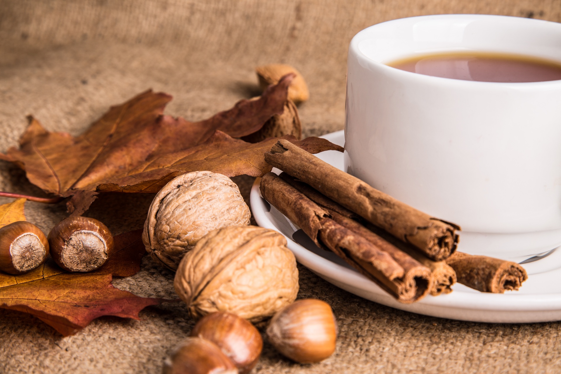 tea and autumn decorations 1471887910rew