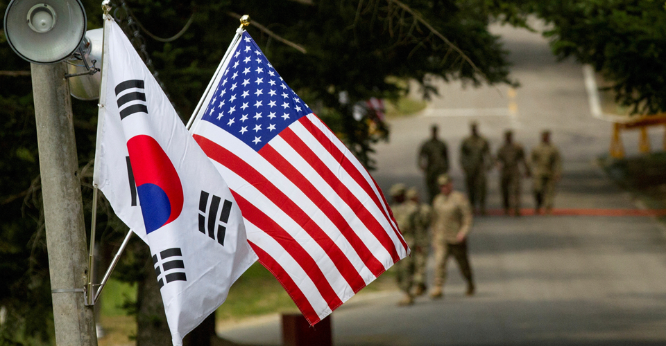 252696 usa South Korean flag reuters