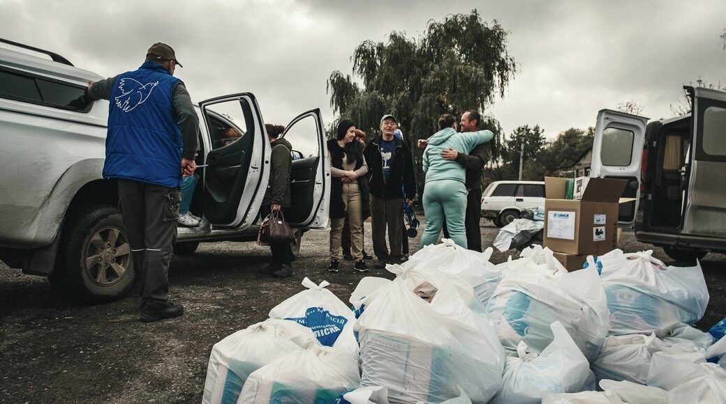 Donechchyna Luhanshchyna humanitprnyy hruz 1040x580