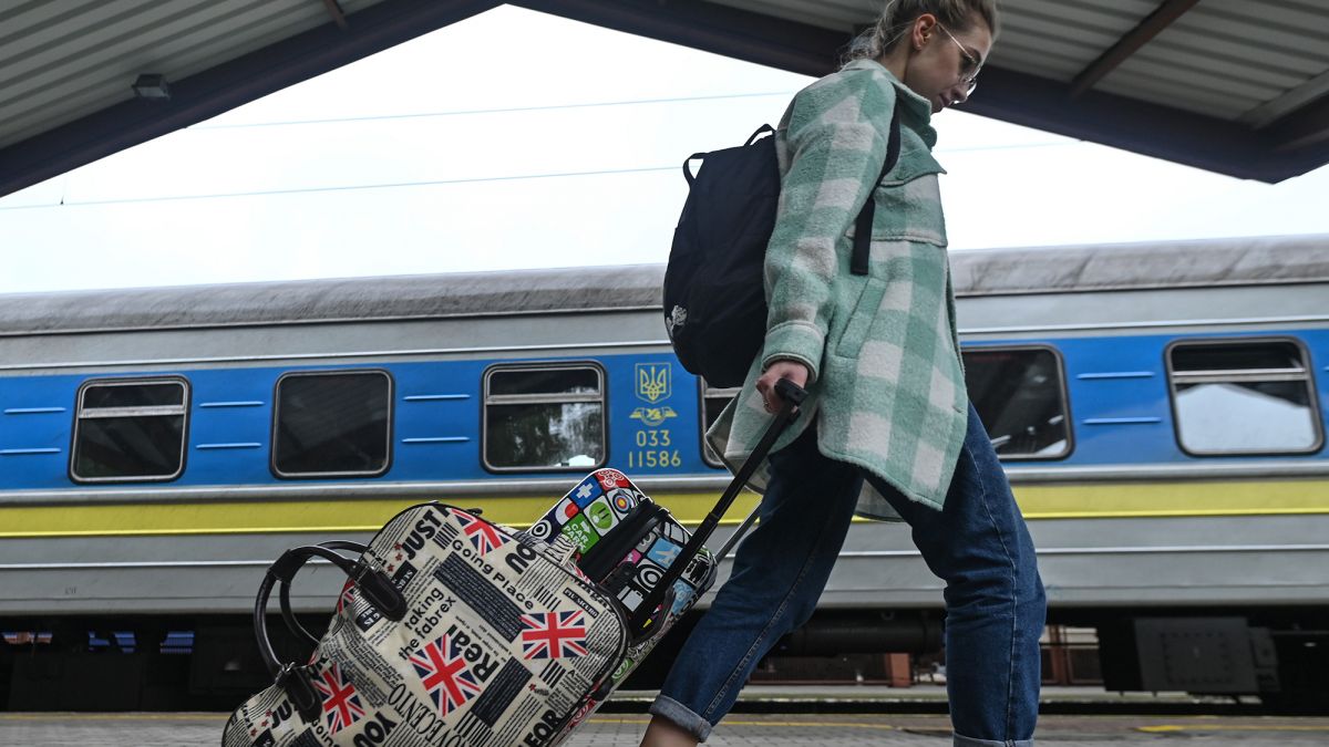  pereselentsi potyag vokzal polshcha peremishl pshemishl gettyimages 1243623891 5 1200x675