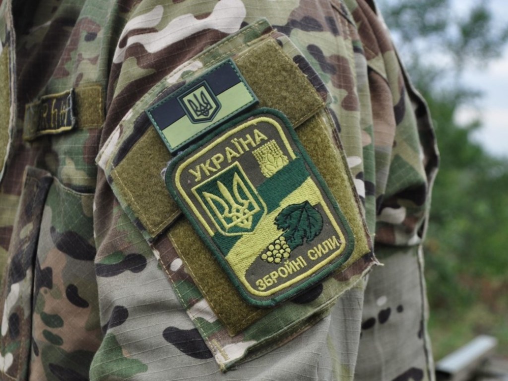za sutki pozicii vsu na donbasse obstrelyali 10 raz ranen odin voennyj
