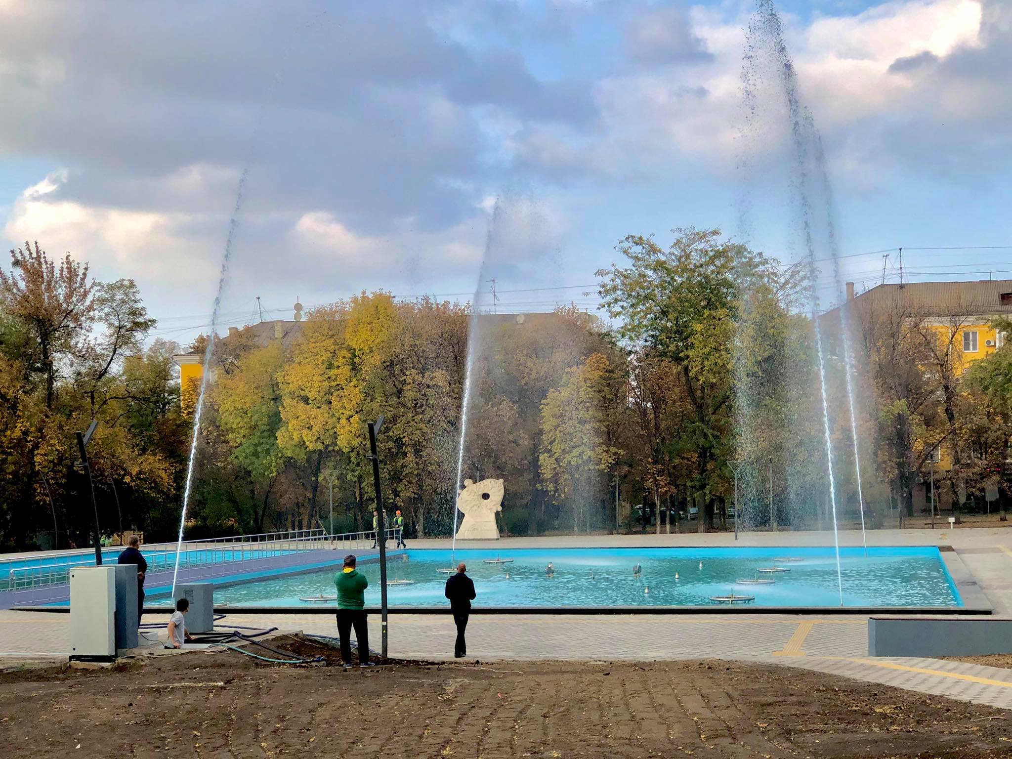 В Краматорске в сквере Профсоюзов тестируют фонтан